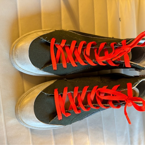 Brand New Golden Goose Slides. 12 US/ 45 IT - Picture 5 of 9